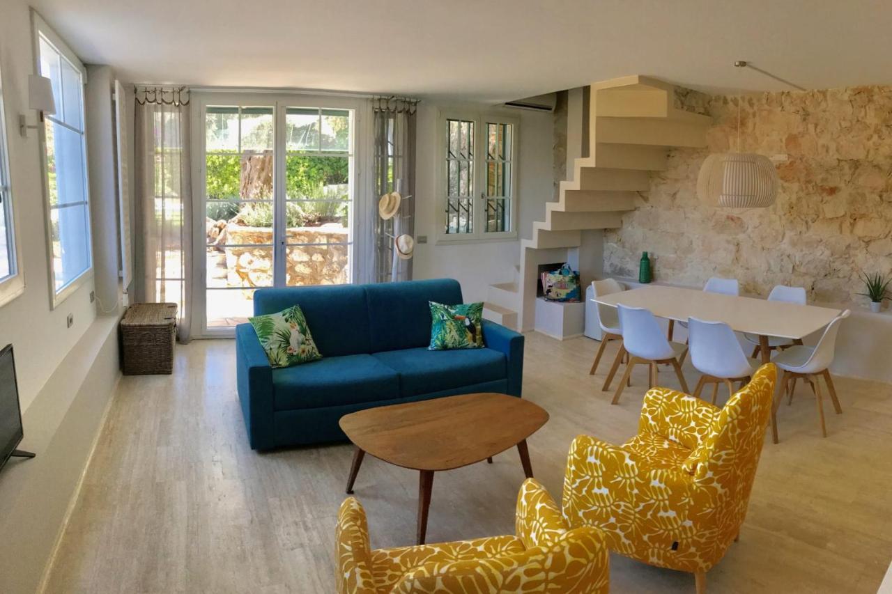 Charming With Private Pool Hébergement de vacances *